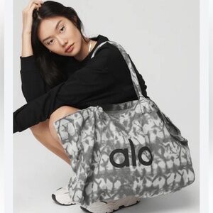 Alo Iconic Shopper Tote Bag